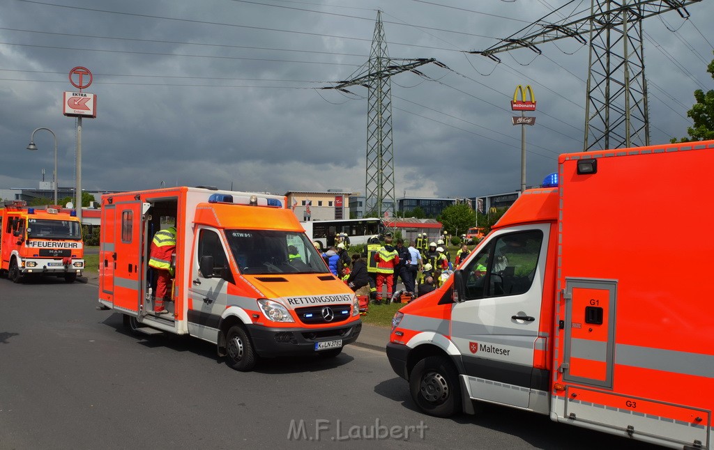 Schwerer Bus Unfall Koeln Porz Gremberghoven Neuenhofstr P023.JPG - Miklos Laubert
